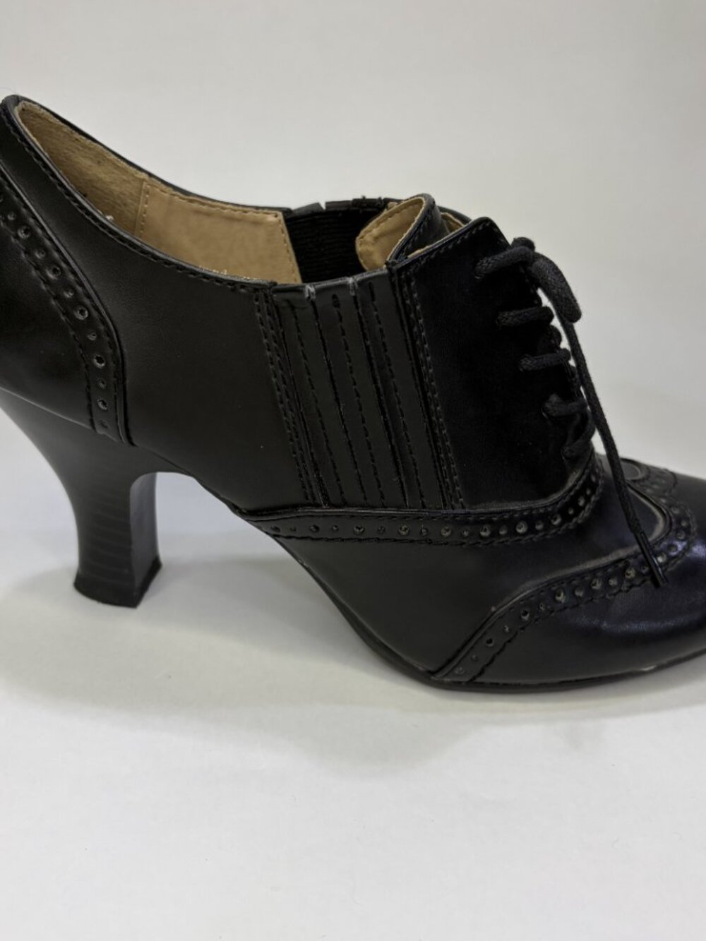 GH Bass Black Heeled Size 7 Wingtip Ankle Boot Oxford Women's Tie Vintage Style - Picture 3 of 8